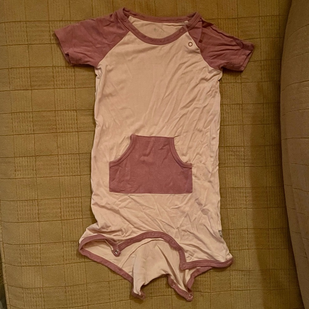 Kyte Baby Shortall in Blush/Mulberry